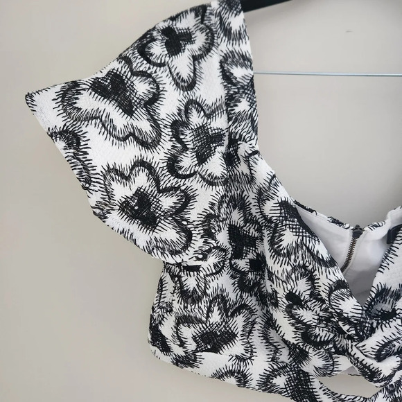 NWOT BCBGMaxAzria | Floral Embroidered Crop Top - Size L - Picture 4 of 11